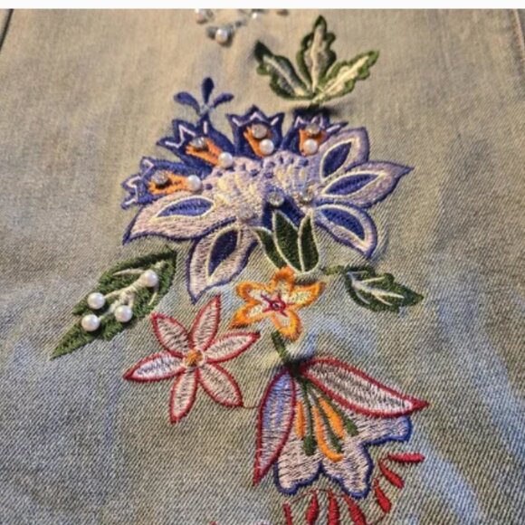 Fabulous NEW 2026 Embroidered Pearl ripped Jeans size 28 - Picture 7 of 8